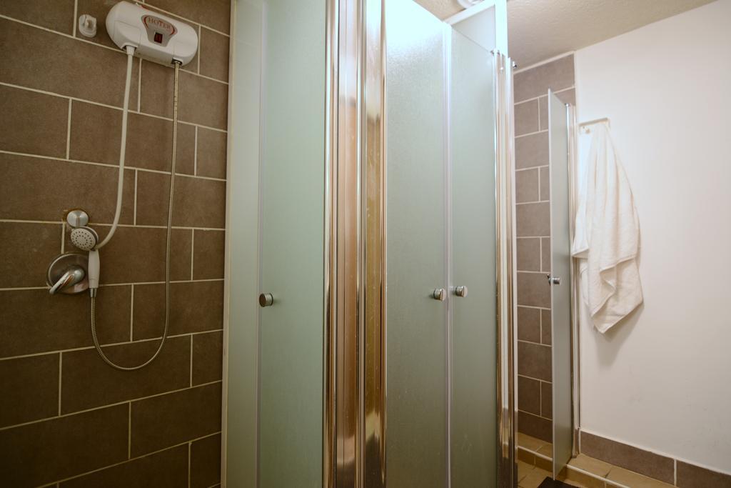 Al Yakhour Hostel Haifa Pokoj fotografie